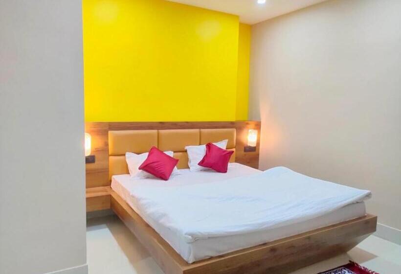 בית מלון כפרי Vaishnavi Near Baba Dham Temple