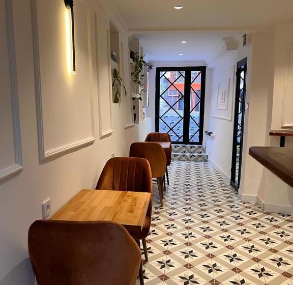 هتل 24 Boutique Aparts