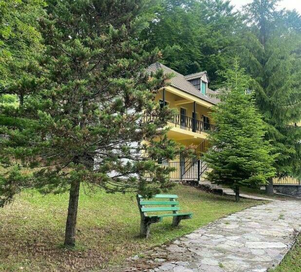 בית מלון כפרי Bujtina Te Grima