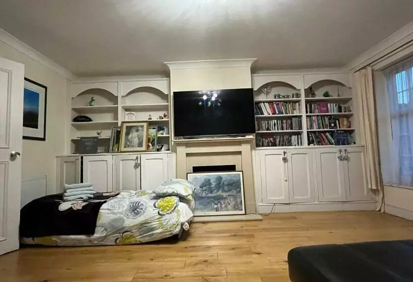 ペンション Beautiful Big Living Room With Sofa Bed