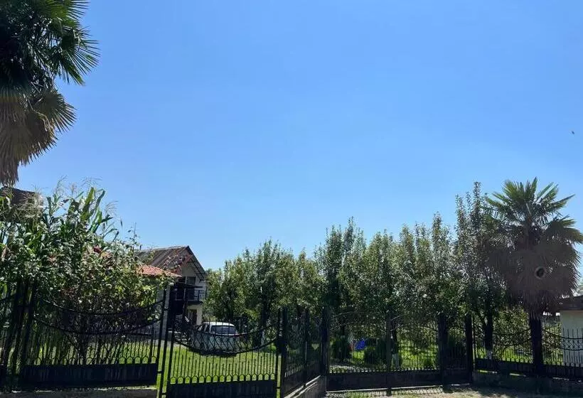 پانسیون Guesthouse Kvara  Mukhuri