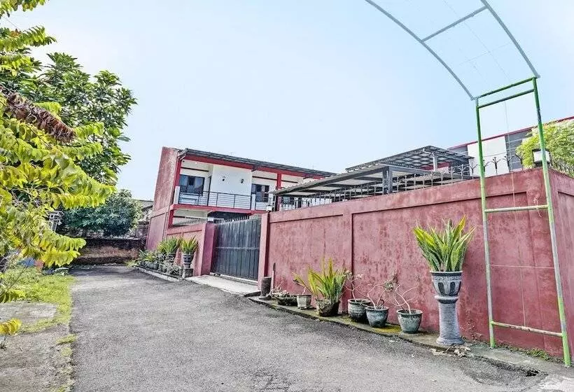 Hotelli Oyo 92736 Bougenville Rover