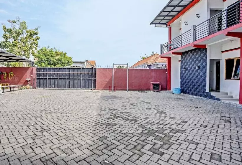 Hotelli Oyo 92736 Bougenville Rover