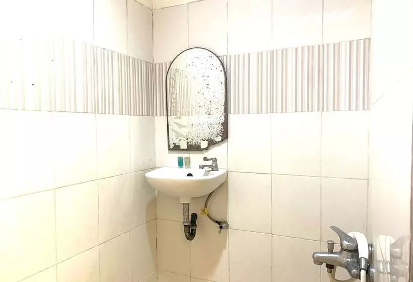 Hotelli Oyo 92775 Wisma Phinisi Syariah