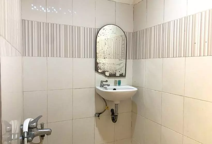 Hotelli Oyo 92775 Wisma Phinisi Syariah