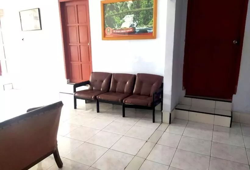 Hotelli Oyo 92775 Wisma Phinisi Syariah