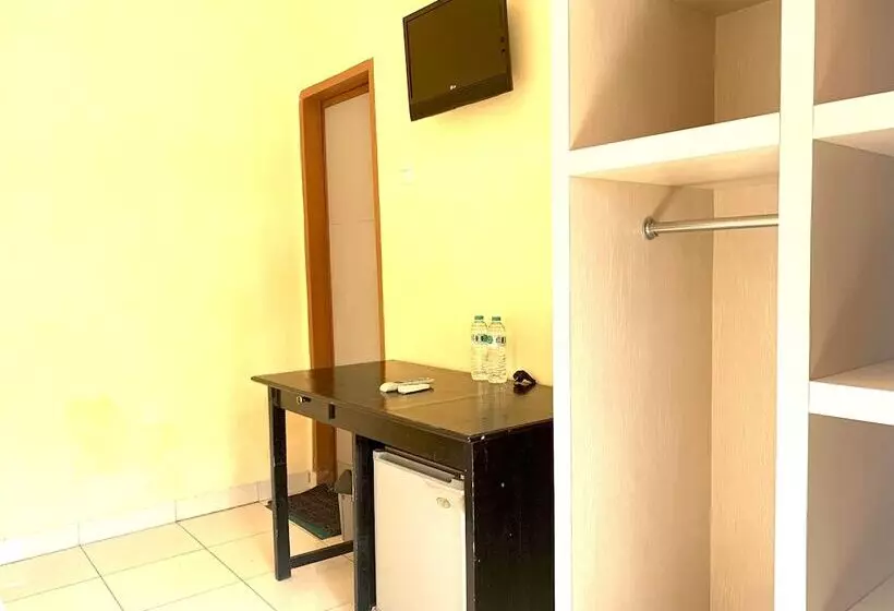 Hotelli Oyo 92775 Wisma Phinisi Syariah