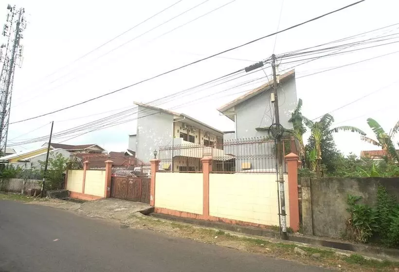 Hotelli Oyo 92783 Wisma Bunda Syariah