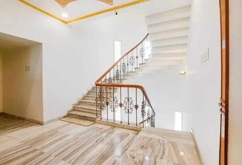 Fabhotel Rest & Peace