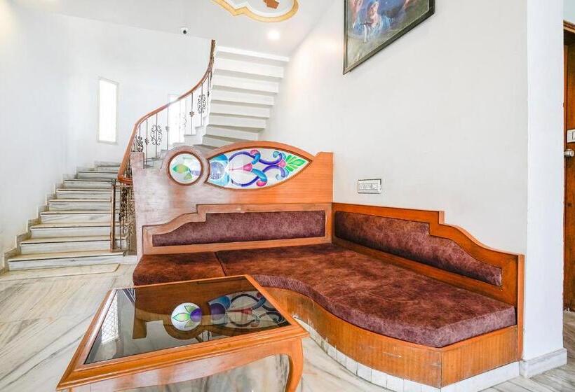 Fabhotel Rest & Peace