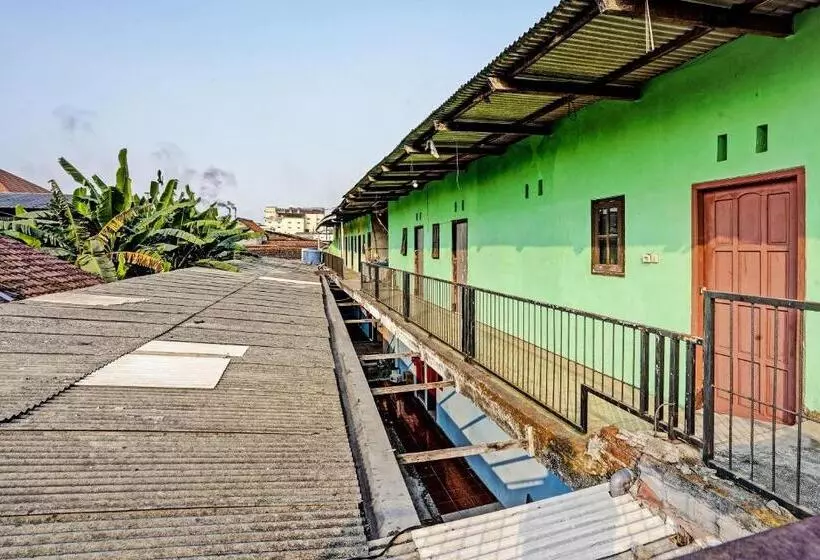 Hotelli Spot On 92727 Lestari Syariah