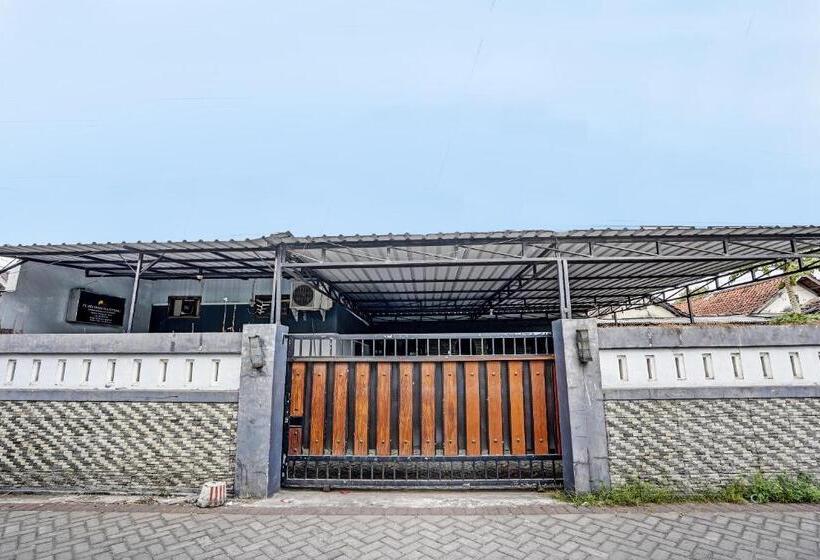 فندق Spot On 92727 Lestari Syariah