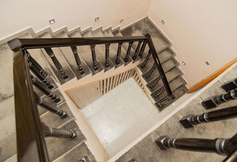 هتل Onyx And Ivy Homes