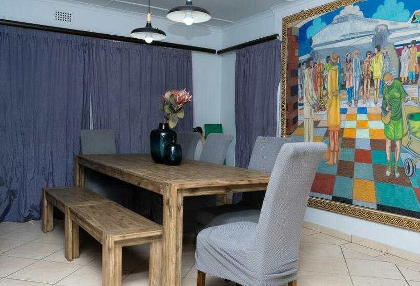 Pensión Grey Shade Place