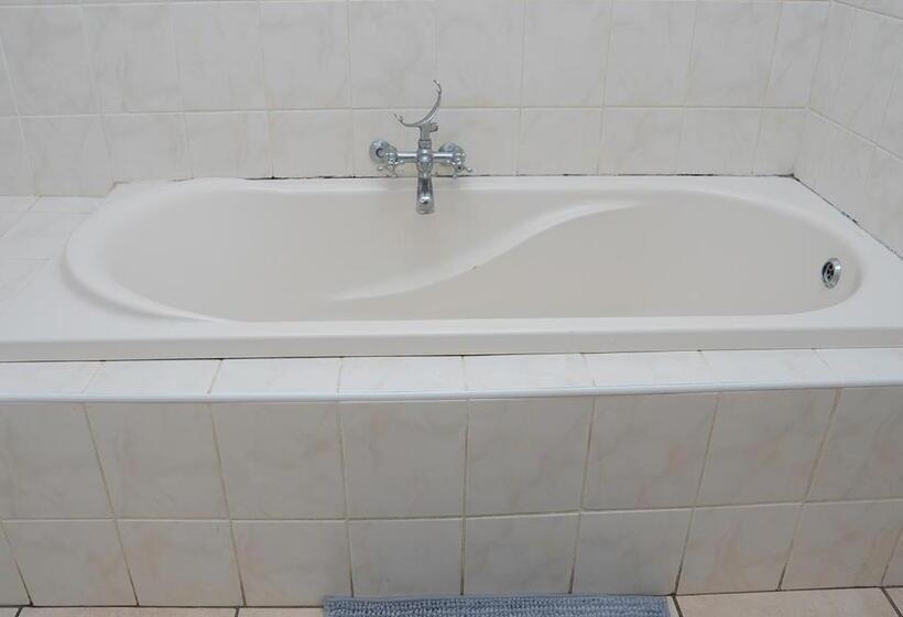 Pensión Grey Shade Place