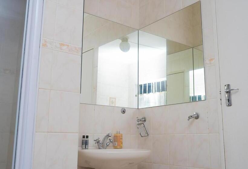 Pensión Grey Shade Place