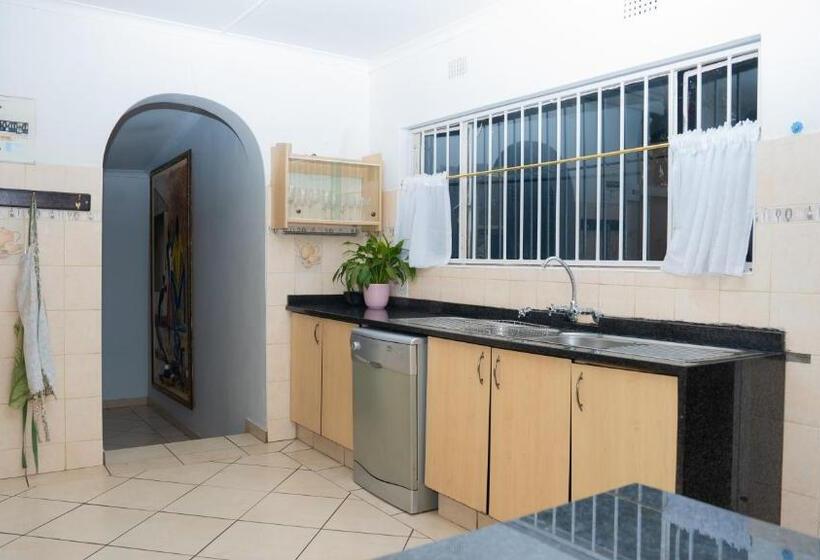 Pensión Grey Shade Place