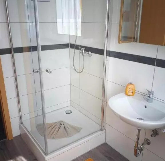 ペンション Gästezimmer Gasthof Becker