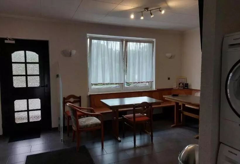 ペンション Gästezimmer Gasthof Becker