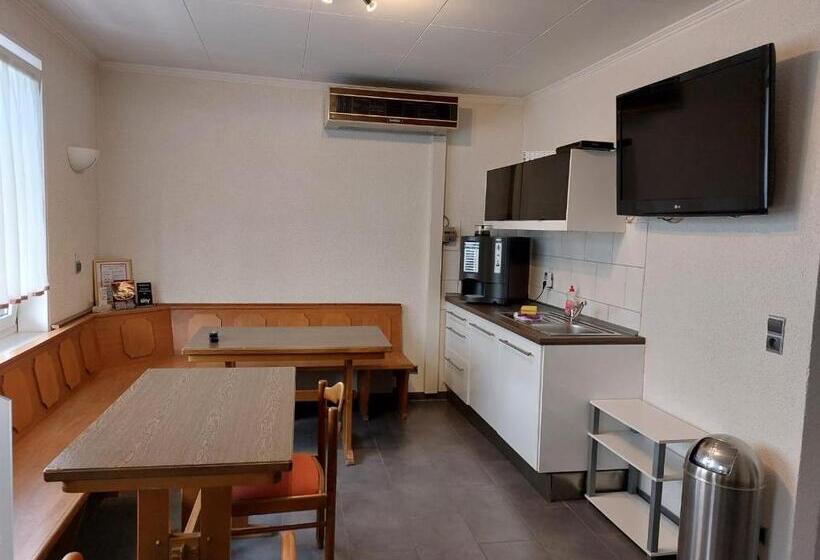 بنسيون Gästezimmer Gasthof Becker