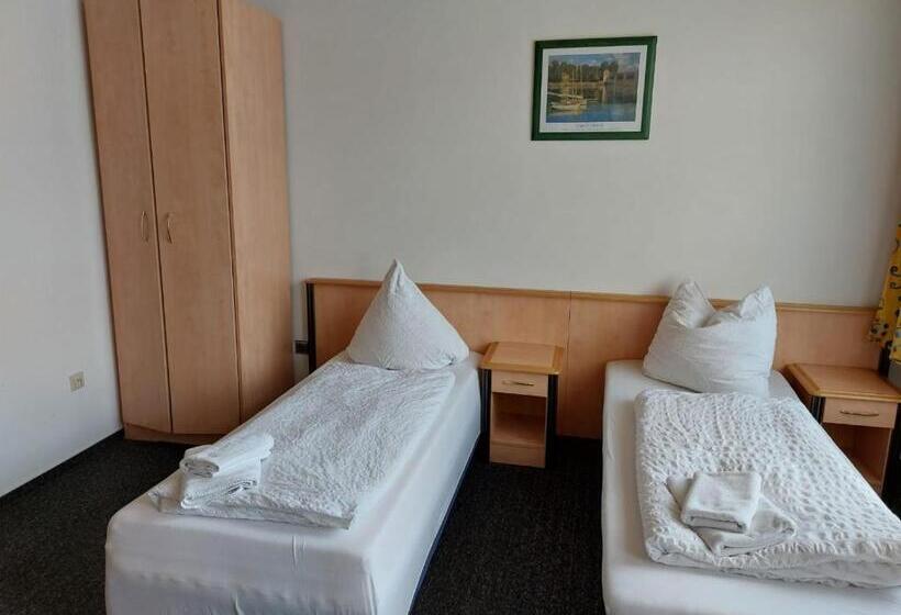 بنسيون Gästezimmer Gasthof Becker