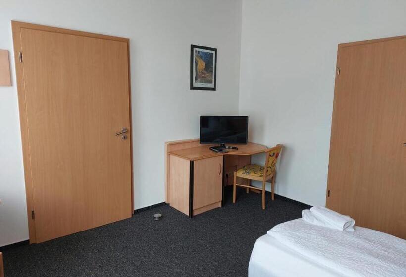 بنسيون Gästezimmer Gasthof Becker