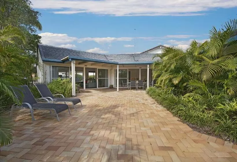 44 Cooran Court