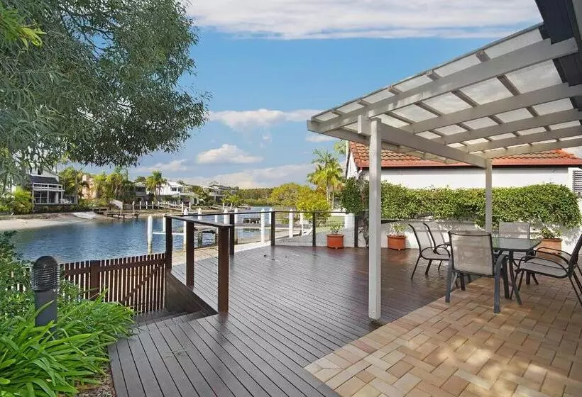 44 Cooran Court