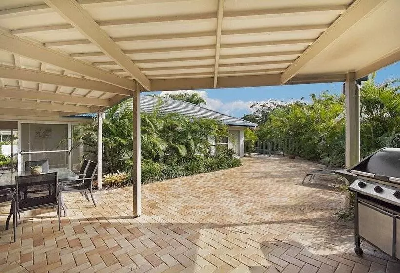 44 Cooran Court
