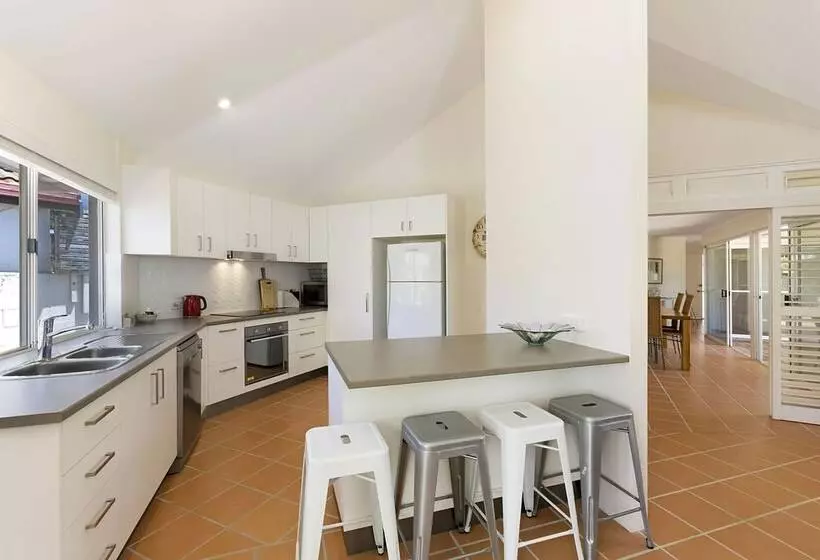 44 Cooran Court
