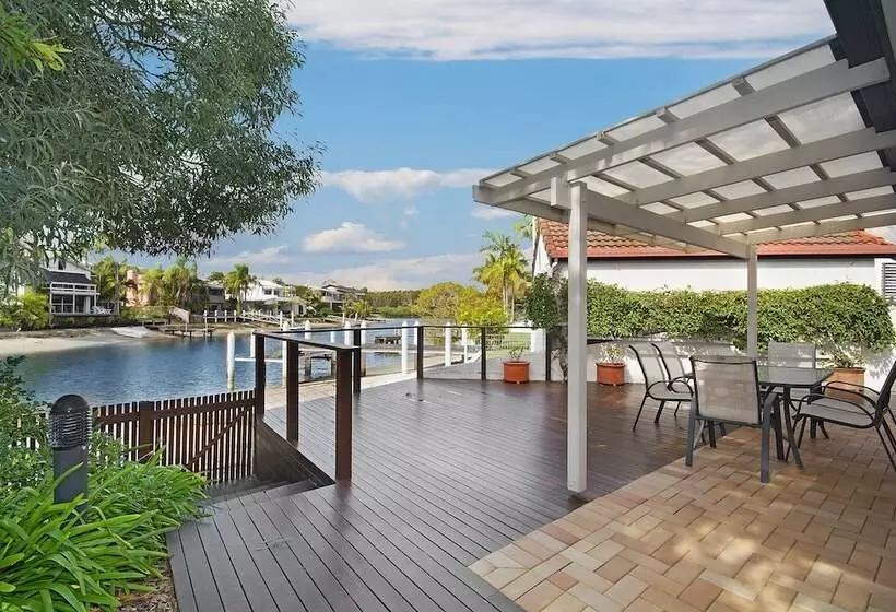 44 Cooran Court