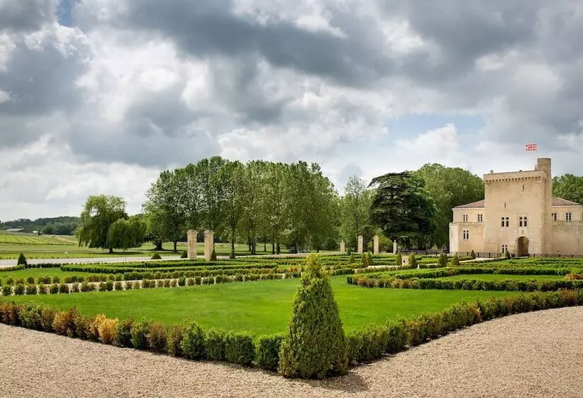 ベッドアンドブレックファースト Château La Tour Carnet   B.magrez Luxury Wine Experience