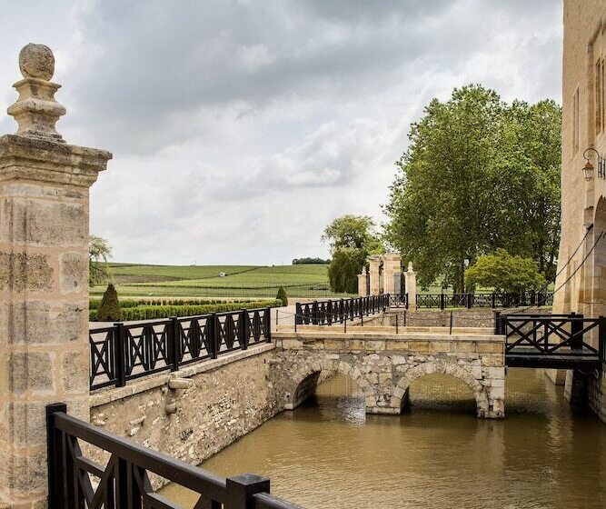 Bed and Breakfast Château La Tour Carnet B.magrez Luxury Wine Experience