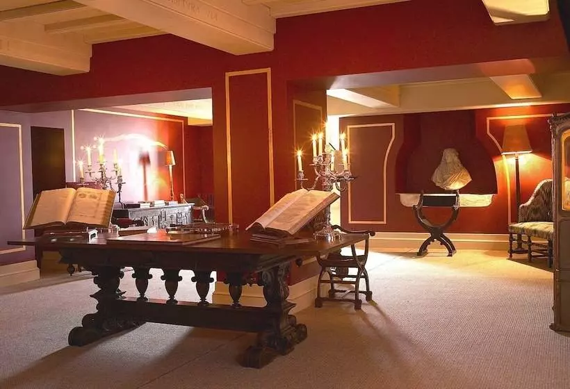 ベッドアンドブレックファースト Château La Tour Carnet   B.magrez Luxury Wine Experience