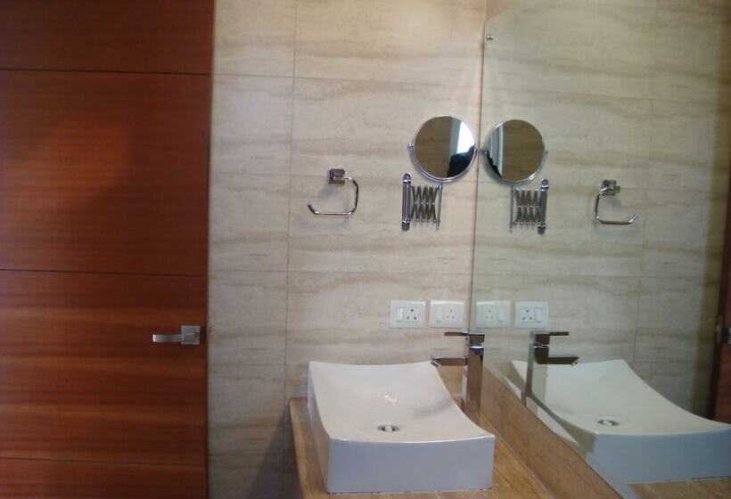 Hotel Ahuja Residency Noida