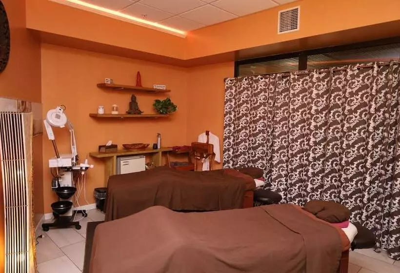 هتل Casa Del Mar Beach Resort