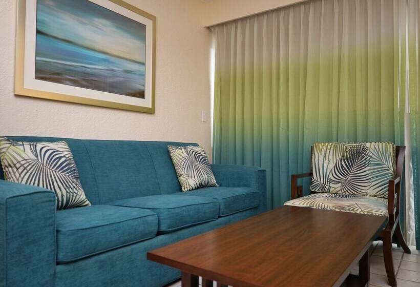 هتل Casa Del Mar Beach Resort