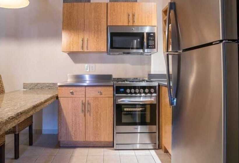 هتل Casa Del Mar Beach Resort