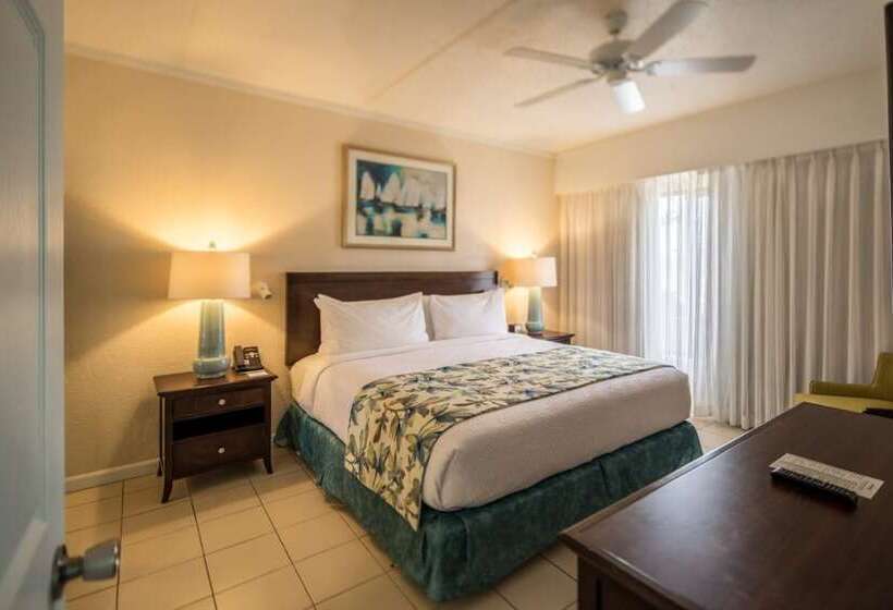 هتل Casa Del Mar Beach Resort