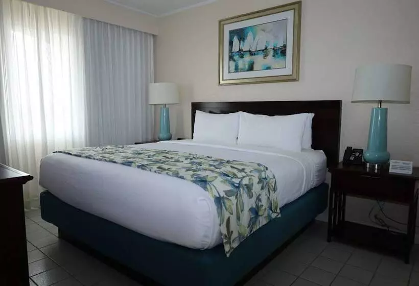هتل Casa Del Mar Beach Resort