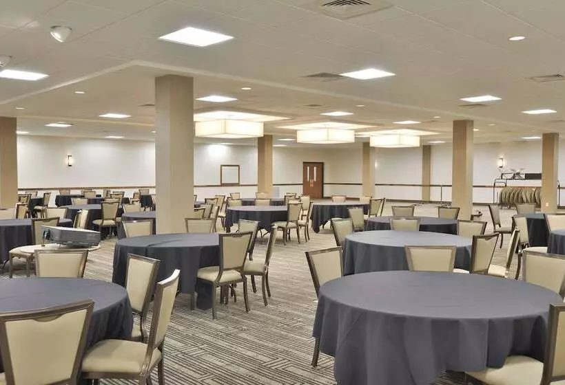 ホテル The Lismore Eau Claire A Doubletree By Hilton