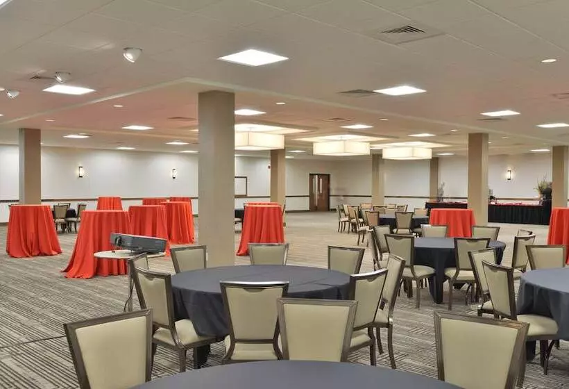 ホテル The Lismore Eau Claire A Doubletree By Hilton