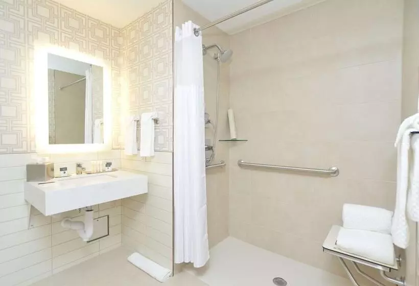 ホテル The Lismore Eau Claire A Doubletree By Hilton
