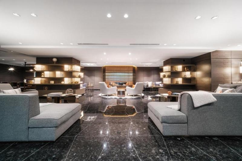 Paradox Hotel Vancouver