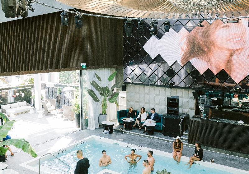 Paradox Hotel Vancouver