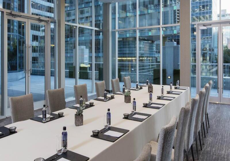 Paradox Hotel Vancouver