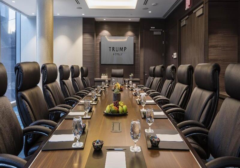 Paradox Hotel Vancouver