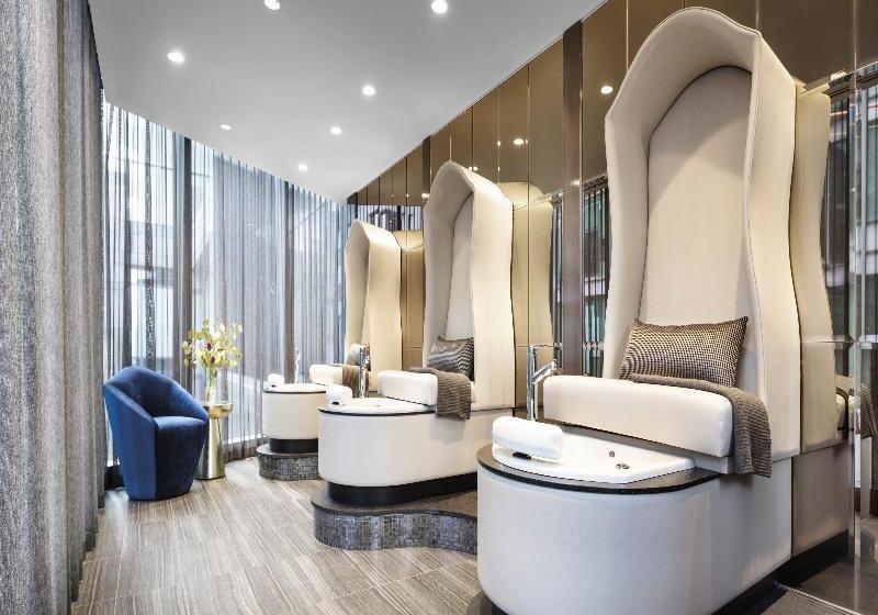 Paradox Hotel Vancouver