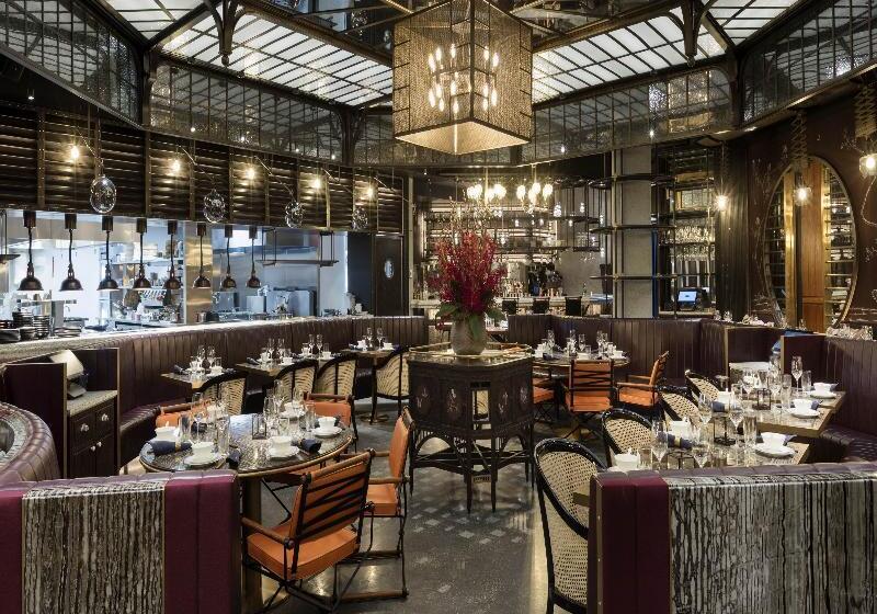 Paradox Hotel Vancouver