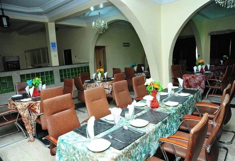 Richton Hotel And Suites